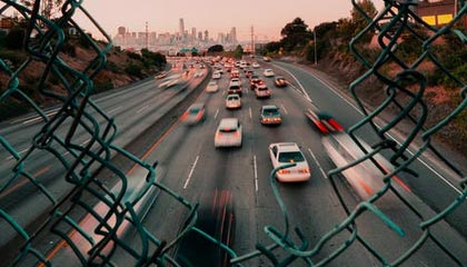 法兰克福主场磐石：三甲稳固，剑指未来荣耀